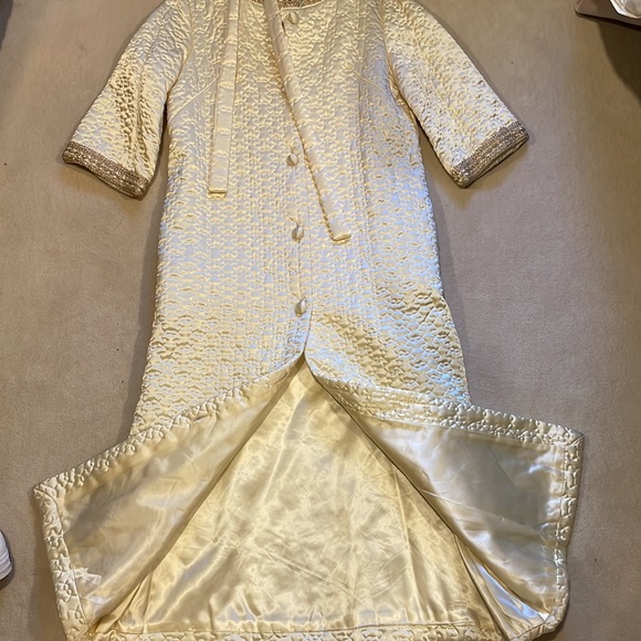 VINTAGE 1960s off white Rare Robe.size 16 - Picture 2 of 11